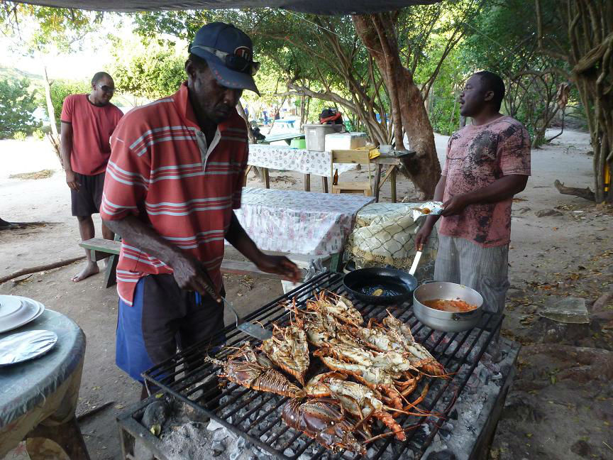 langusten BBQ am Strand gebucht, segeln Karibik