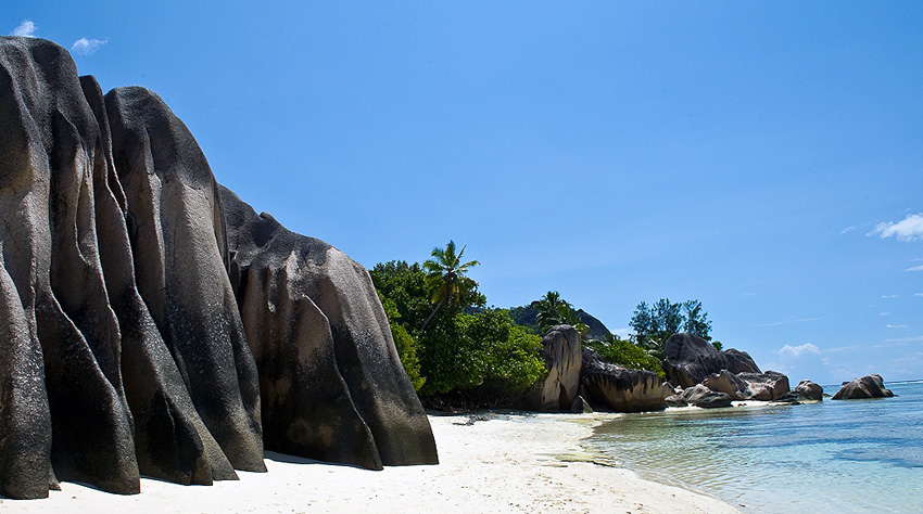 traumhafter Strand Seychellen, HELMSail