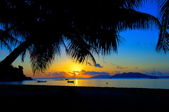 Sonnenuntergang auf den Seychellen, HELMSail