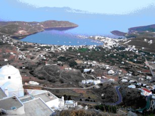 Blick auf den Hafen von Serifos
