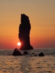 Italien - aktiv mitsegeln und ankern mit Blick auf Sonnenuntergang bei Alicudi