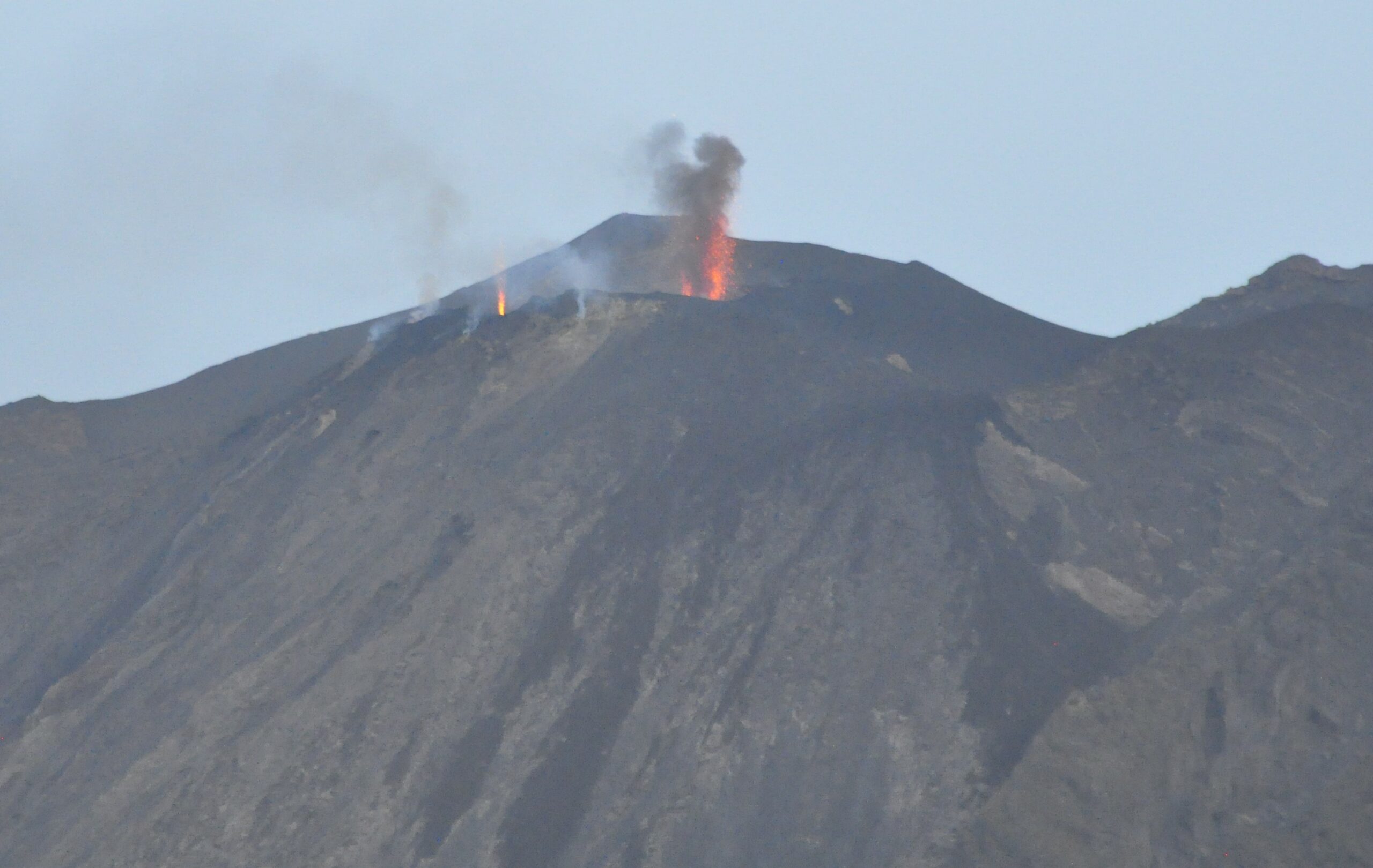 Vulkan Stromboli, aktiv mitsegln mit SkippyTirol