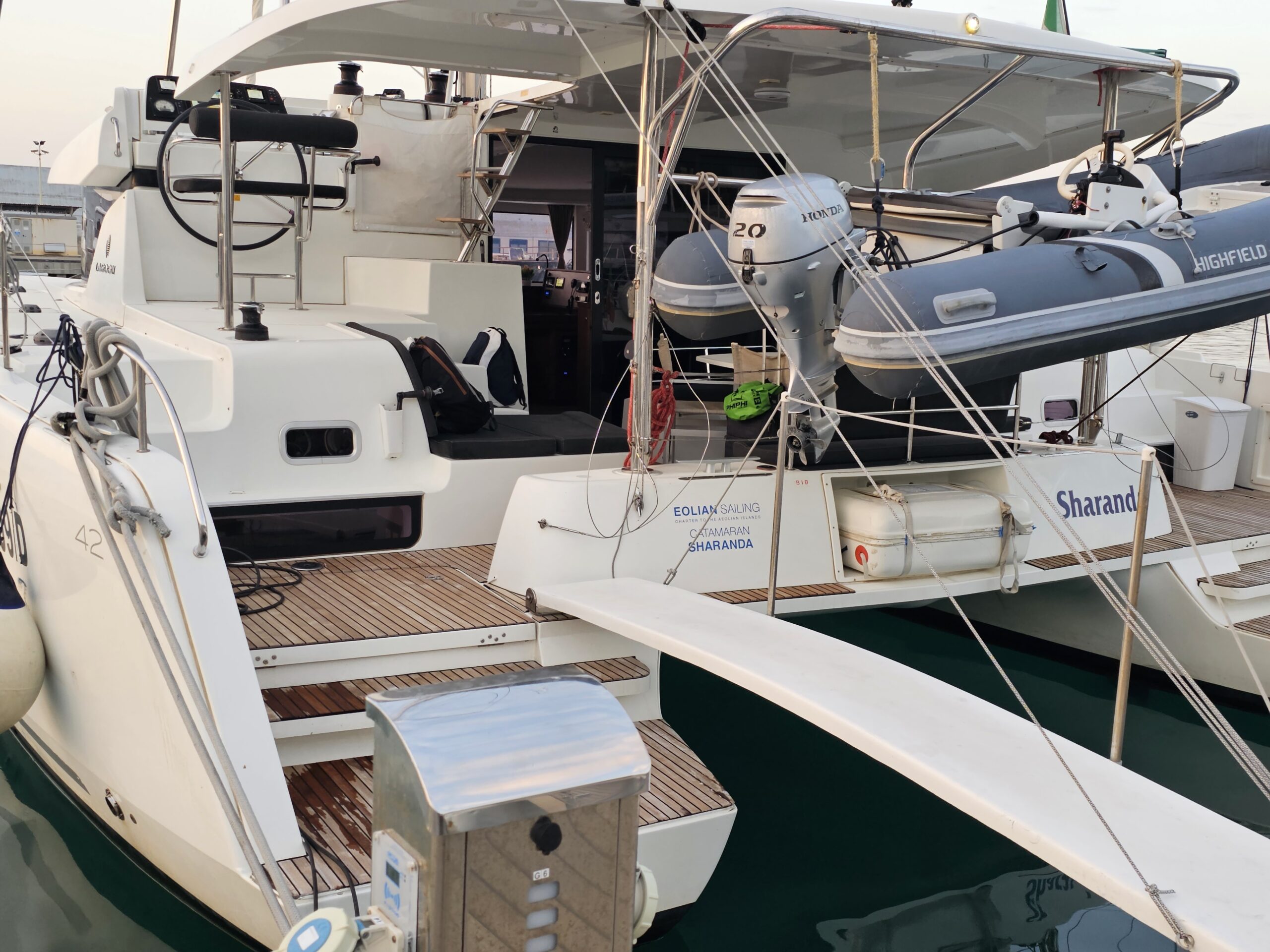 komfortabler KAT Lagoon 42