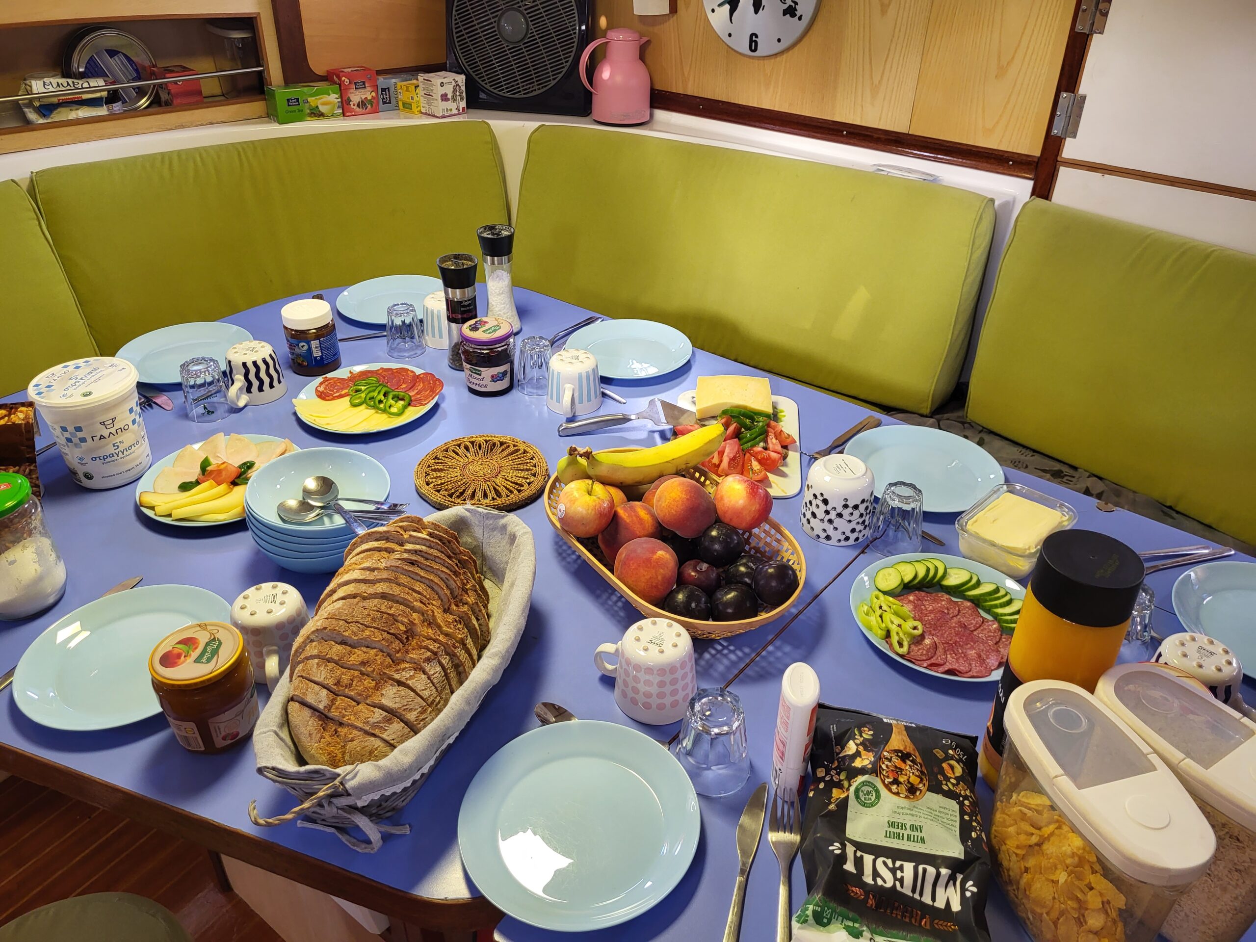 Frühstück im Salon mit Klimaanlage